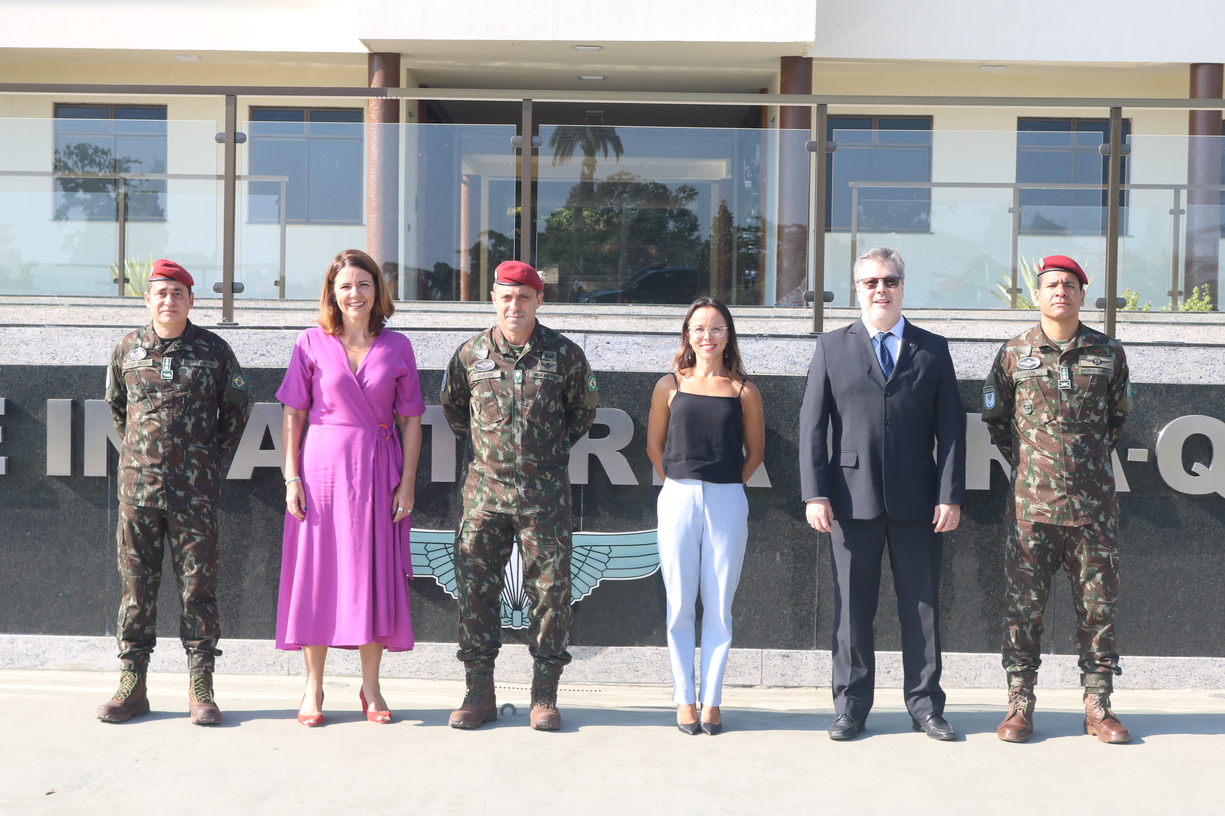 Brigada de Infantaria Pára-quedista recebe visita de servidores da Consultoria Juridica da União-RJ